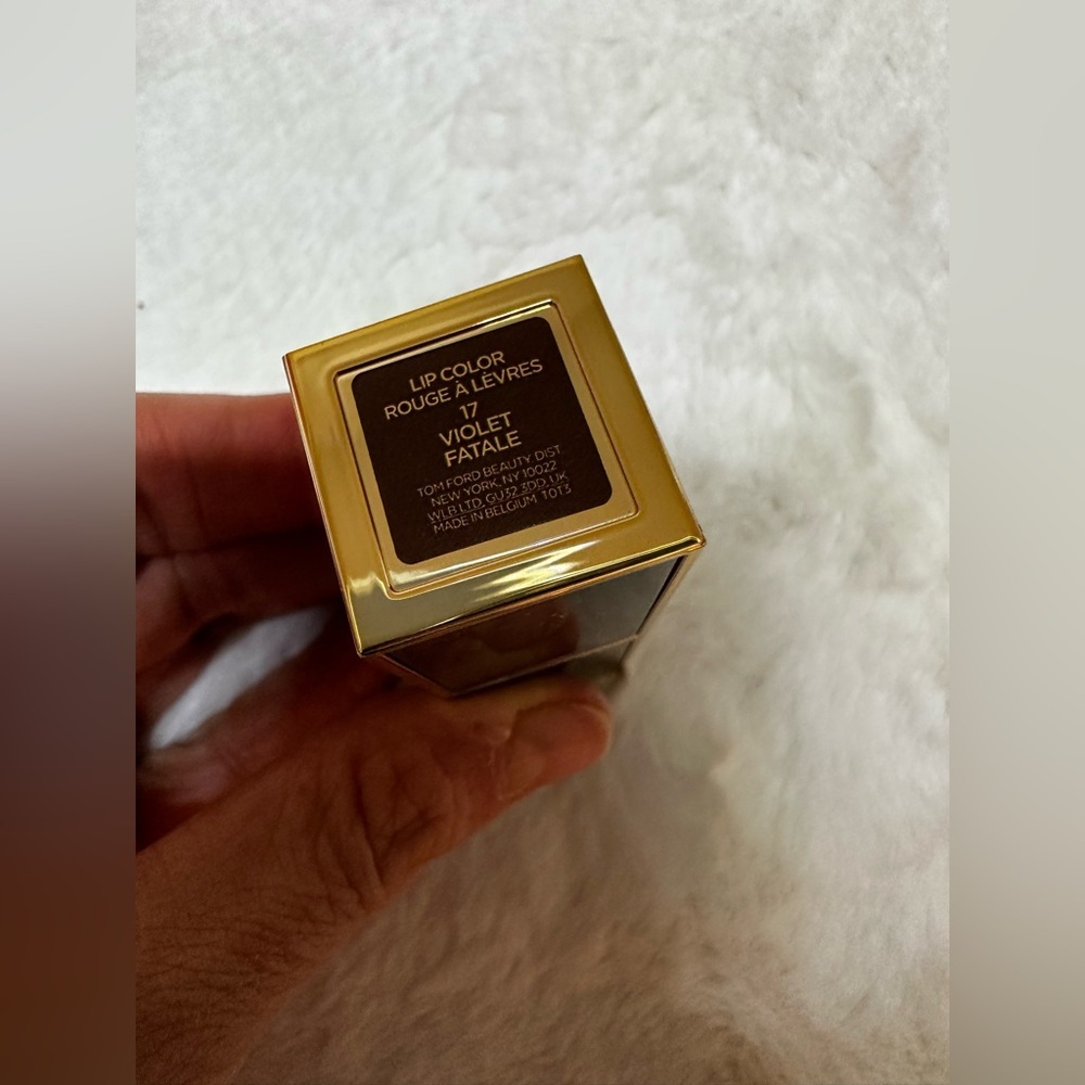 Tom Ford purple Luxurious Black and Gold case Lipstick - Picture 4 of 5